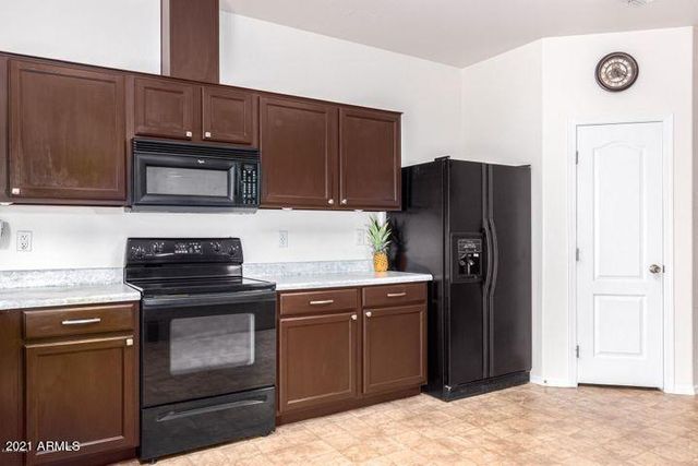 7022 W MERCER Lane, Peoria, AZ 85345