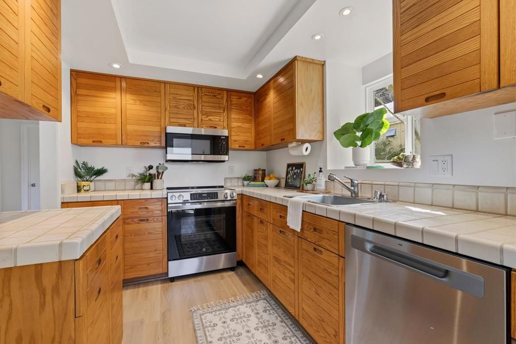 Image 15 of property listing at 11 Berkeley Court, Santa Cruz, CA 95062