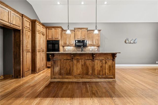 16639 W 168 Place, Olathe, KS 66062