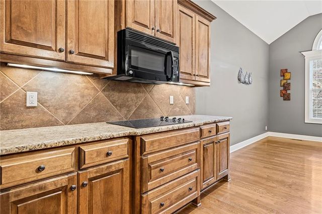 16639 W 168 Place, Olathe, KS 66062