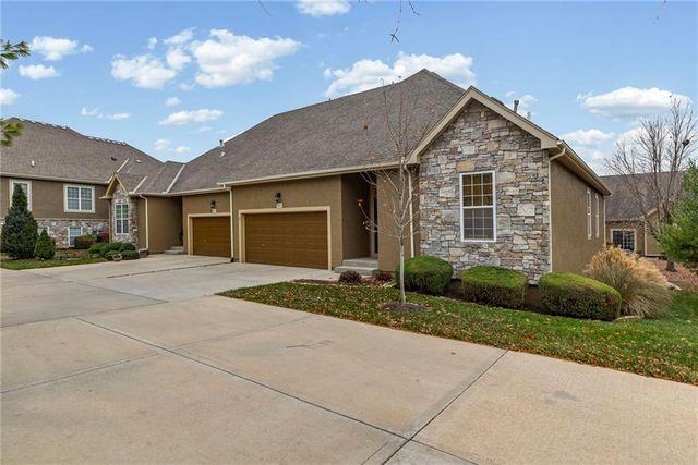 16639 W 168 Place, Olathe, KS 66062