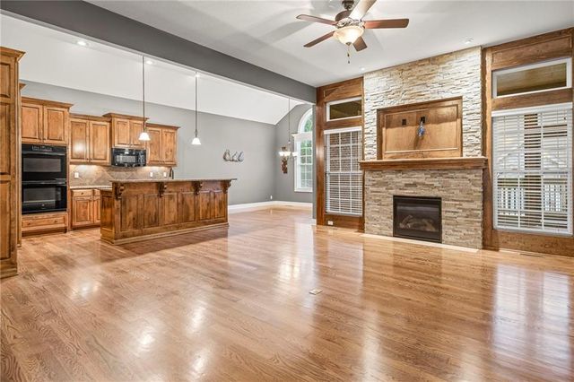 16639 W 168 Place, Olathe, KS 66062