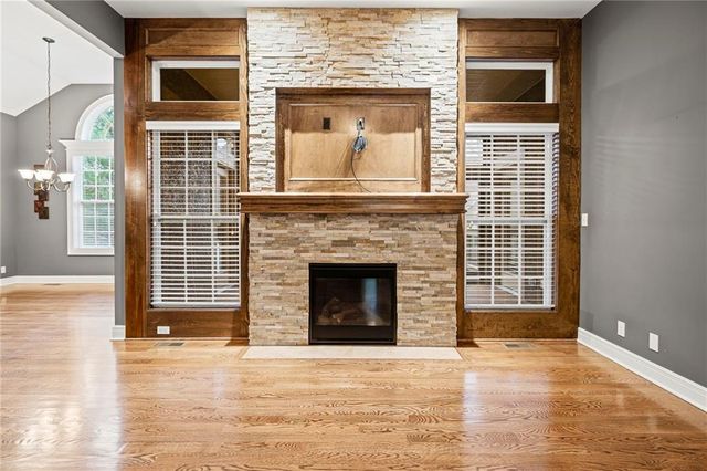 16639 W 168 Place, Olathe, KS 66062