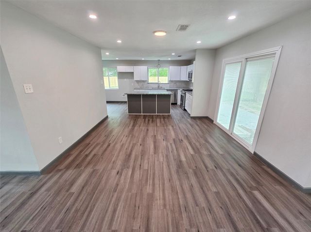 910 Royal Oak Drive, Dickinson, TX 77539