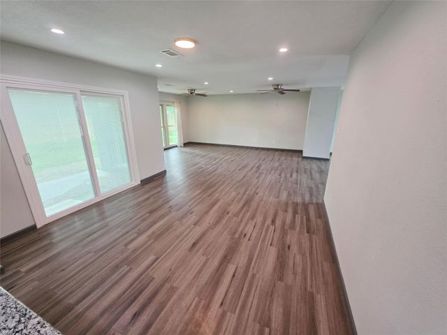 910 Royal Oak Drive, Dickinson, TX 77539