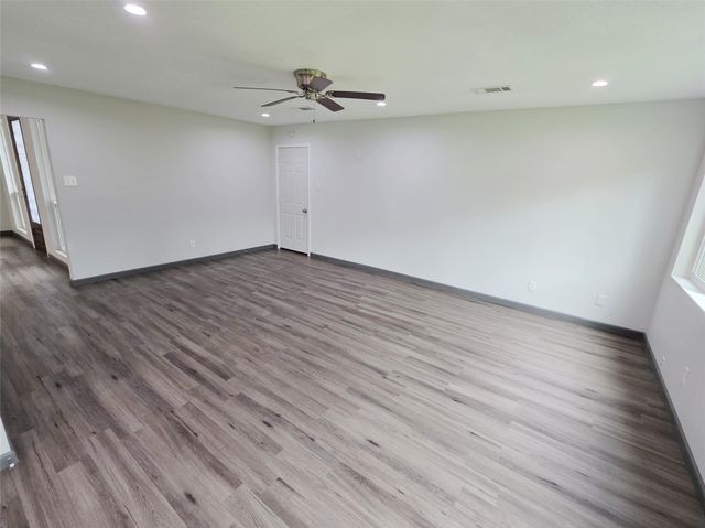 910 Royal Oak Drive, Dickinson, TX 77539