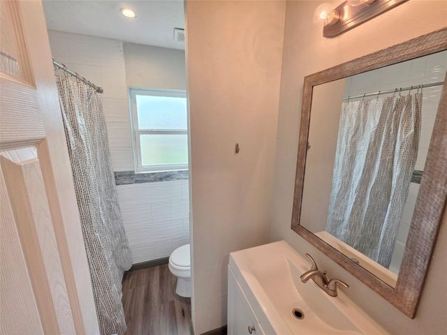 910 Royal Oak Drive, Dickinson, TX 77539