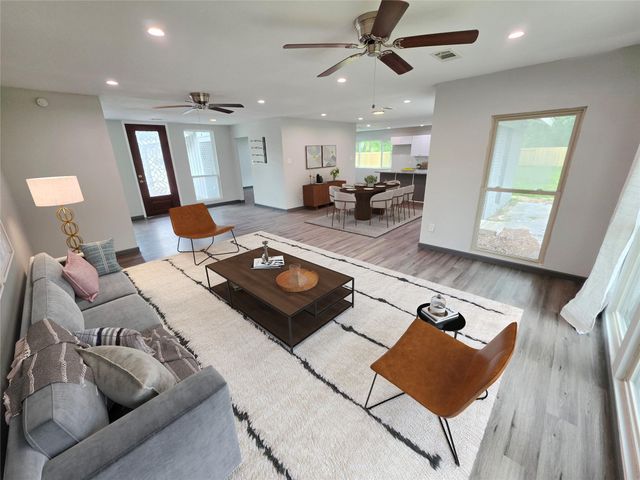 910 Royal Oak Drive, Dickinson, TX 77539