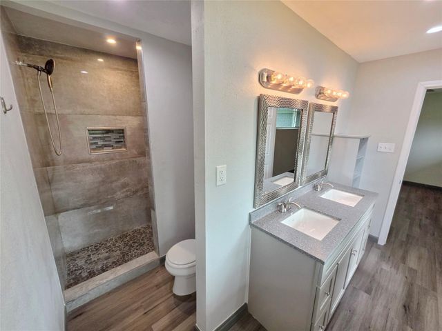 910 Royal Oak Drive, Dickinson, TX 77539