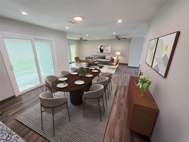 910 Royal Oak Drive, Dickinson, TX 77539