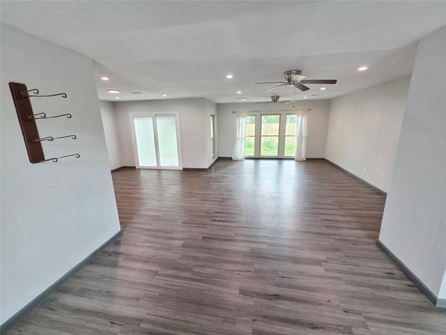 910 Royal Oak Drive, Dickinson, TX 77539