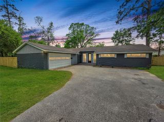 910 Royal Oak Drive, Dickinson, TX 77539