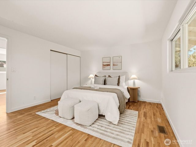 12570 SE 70th Street, Newcastle, WA 98056