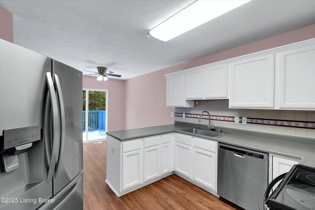 5812 Lake Erie Dr, Louisville, KY 40291