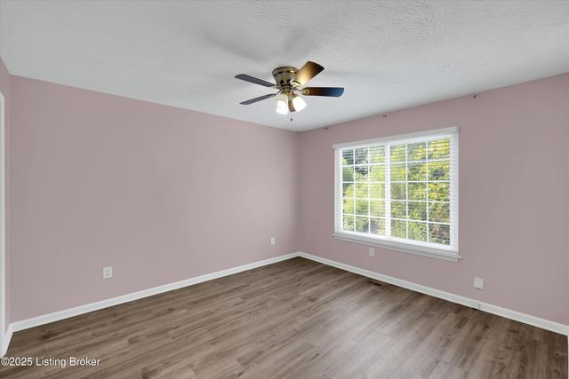 5812 Lake Erie Dr, Louisville, KY 40291