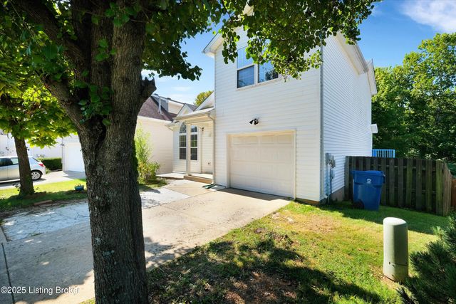 5812 Lake Erie Dr, Louisville, KY 40291