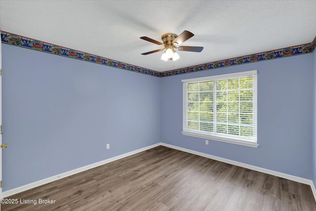 5812 Lake Erie Dr, Louisville, KY 40291