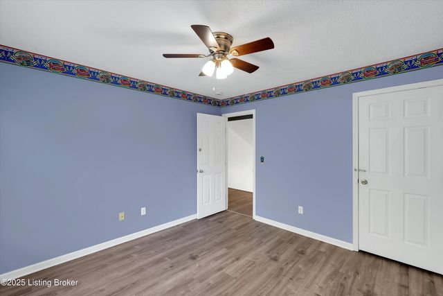 5812 Lake Erie Dr, Louisville, KY 40291