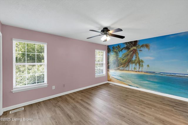 5812 Lake Erie Dr, Louisville, KY 40291