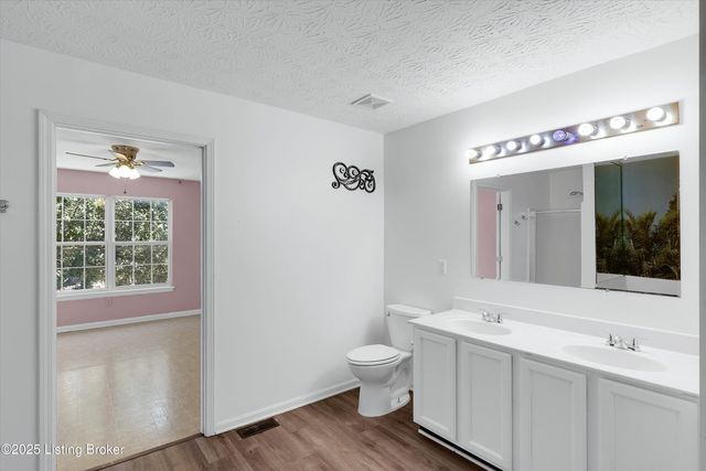 5812 Lake Erie Dr, Louisville, KY 40291