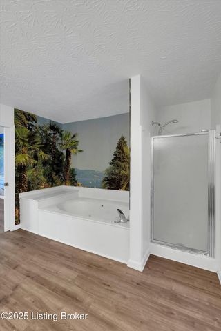 5812 Lake Erie Dr, Louisville, KY 40291