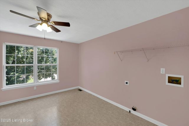 5812 Lake Erie Dr, Louisville, KY 40291