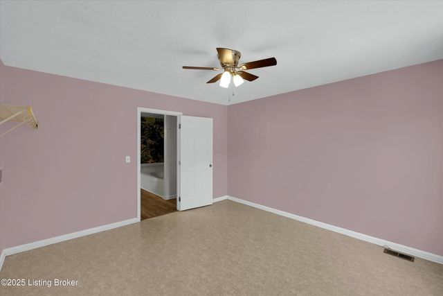 5812 Lake Erie Dr, Louisville, KY 40291