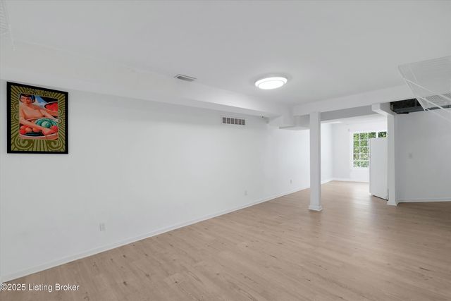 5812 Lake Erie Dr, Louisville, KY 40291