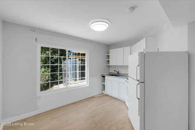 5812 Lake Erie Dr, Louisville, KY 40291