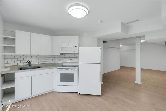 5812 Lake Erie Dr, Louisville, KY 40291