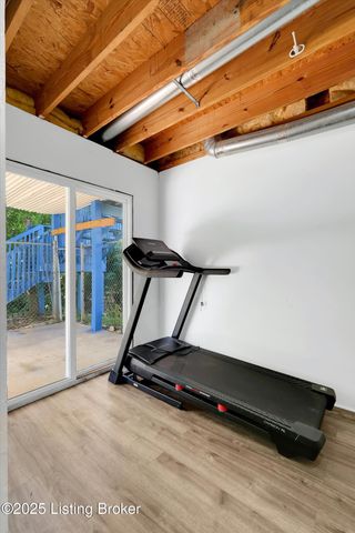 5812 Lake Erie Dr, Louisville, KY 40291