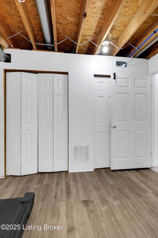 5812 Lake Erie Dr, Louisville, KY 40291