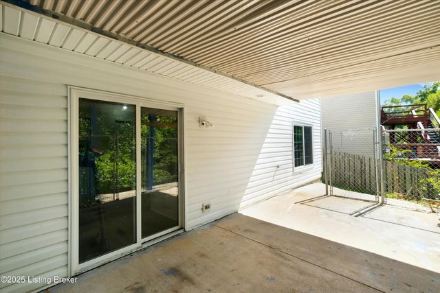 5812 Lake Erie Dr, Louisville, KY 40291