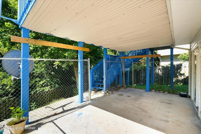 5812 Lake Erie Dr, Louisville, KY 40291