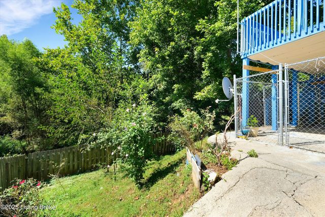 5812 Lake Erie Dr, Louisville, KY 40291