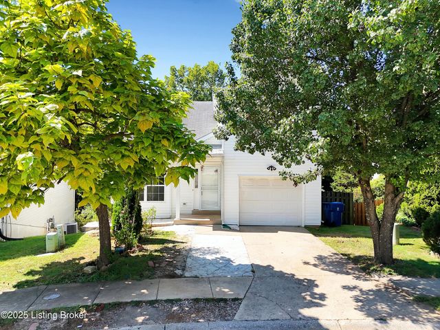 5812 Lake Erie Dr, Louisville, KY 40291