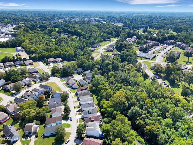 5812 Lake Erie Dr, Louisville, KY 40291