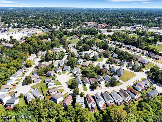 5812 Lake Erie Dr, Louisville, KY 40291