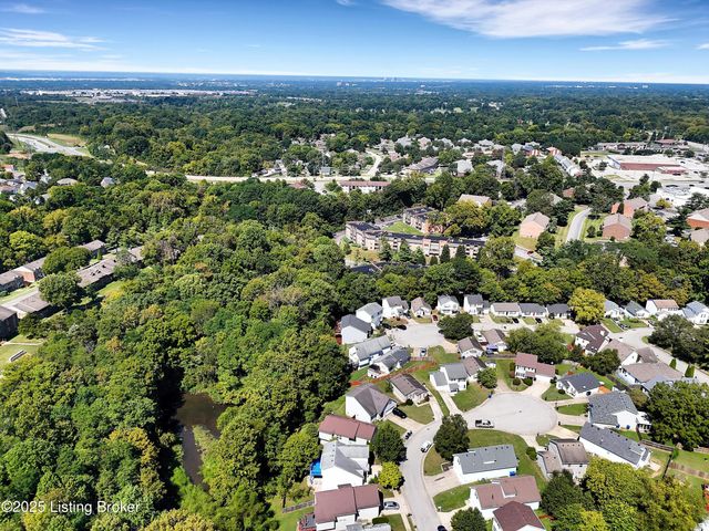 5812 Lake Erie Dr, Louisville, KY 40291