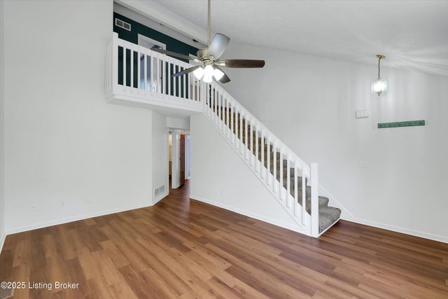 5812 Lake Erie Dr, Louisville, KY 40291