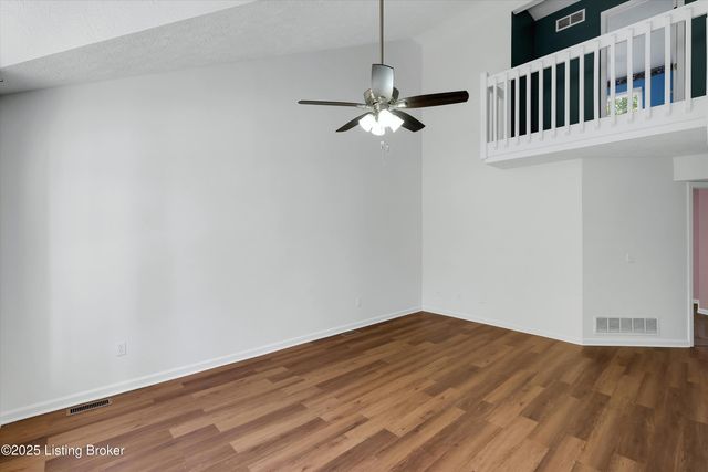 5812 Lake Erie Dr, Louisville, KY 40291