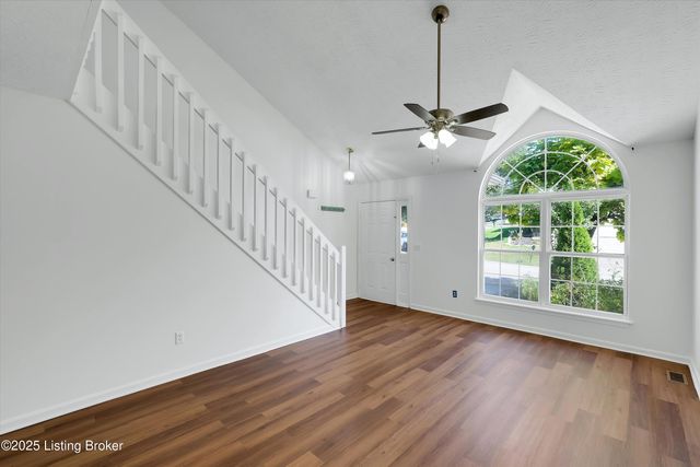 5812 Lake Erie Dr, Louisville, KY 40291