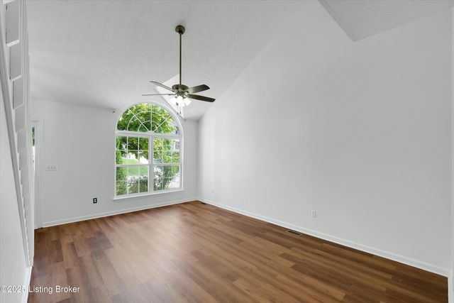 5812 Lake Erie Dr, Louisville, KY 40291