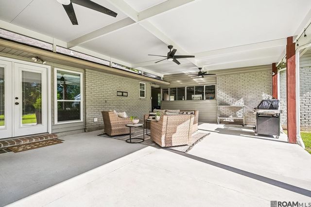 6822 Greenmeadow Dr, Greenwell Springs, LA 70739