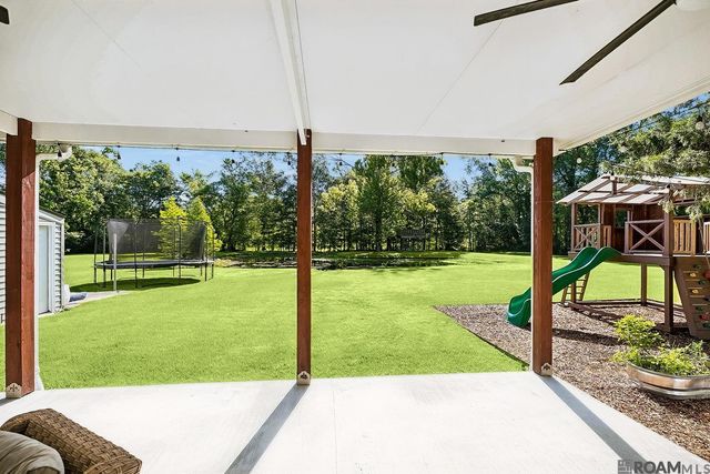 6822 Greenmeadow Dr, Greenwell Springs, LA 70739