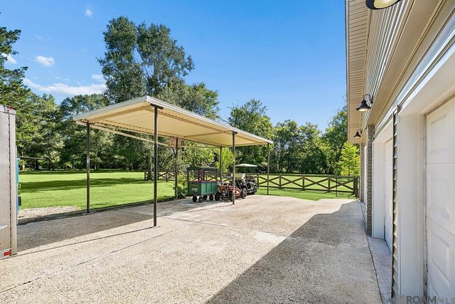 6822 Greenmeadow Dr, Greenwell Springs, LA 70739