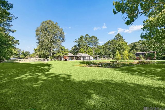 6822 Greenmeadow Dr, Greenwell Springs, LA 70739