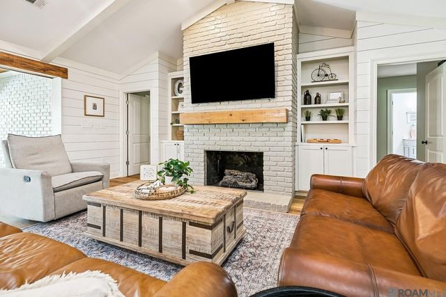6822 Greenmeadow Dr, Greenwell Springs, LA 70739