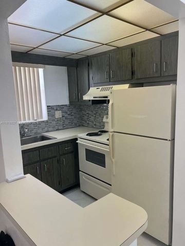 7505 SW 82nd St 322, Miami, FL 33143