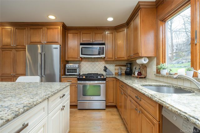 87 N Magnolia Street, Pearl River, NY 10965